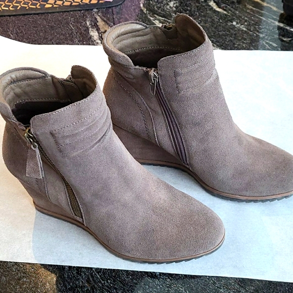 Crown Vintage Booties